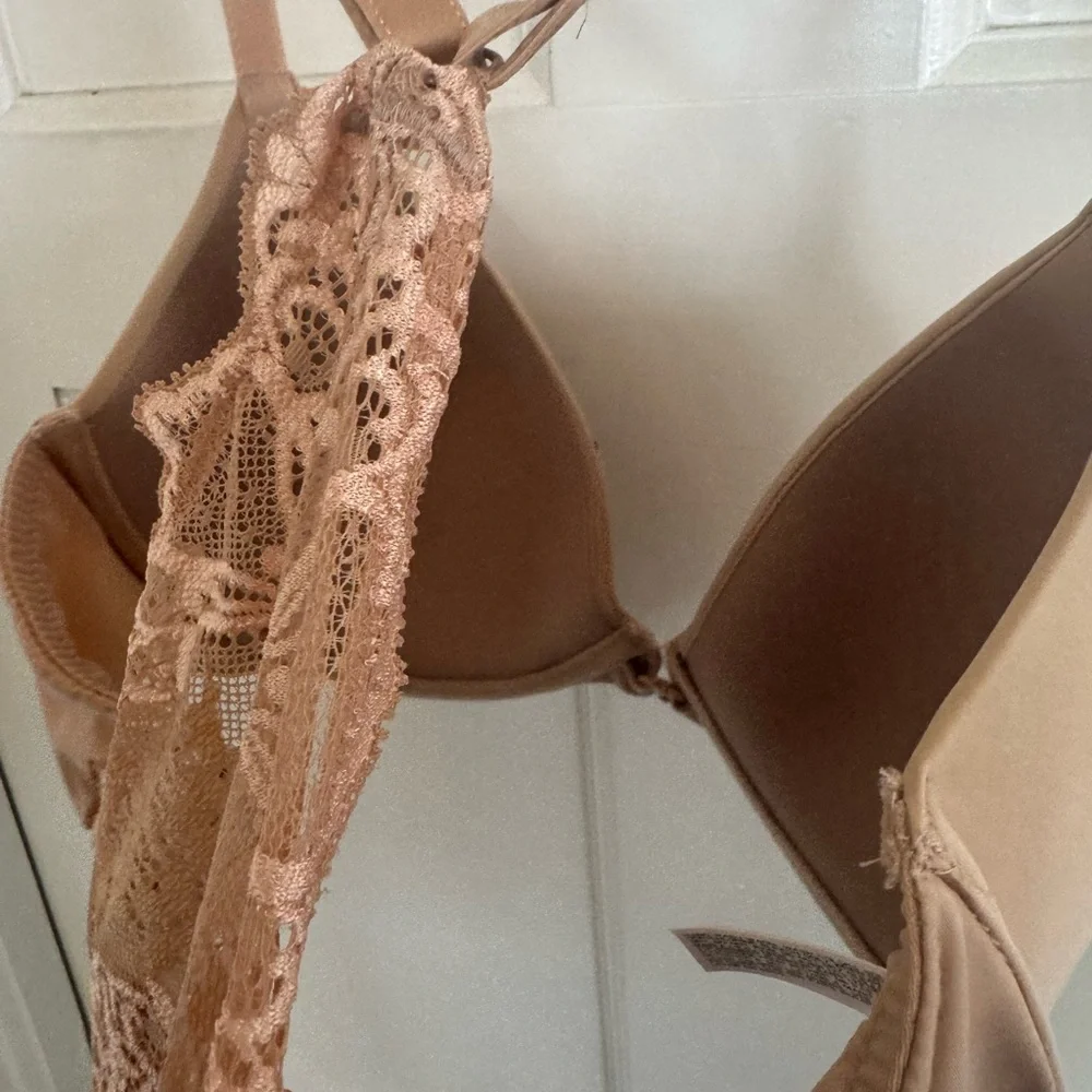 Wacoal Lace Impression Contour‎ Bra size 36D
